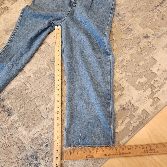 NWT BLANK NYC Womens Sleeveless Denim Belted cropped Jumpsuit. size medium. - Picture 16 of 16